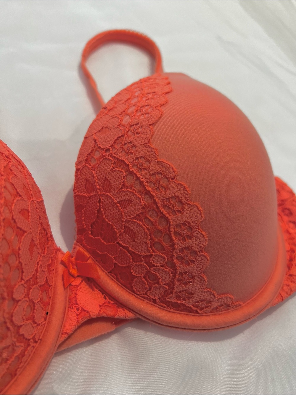 Victoria's Secret Body by Victoria Perfect Shape Bra 36C Coral Lace T-Shirt Bra